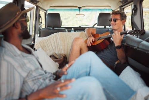 Les équipements à ne pas oublier avant de partir pour un road trip en musique