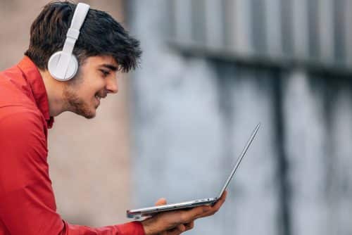 Suivre des formations d’anglais en ligne en étant débutant