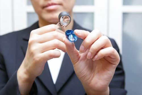 Quelques informations spécifiques sur le métier d’un gemmologue