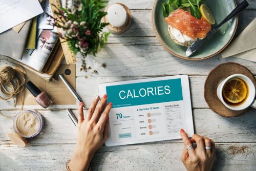 Faire attention à ses besoins caloriques journaliers pour garder la ligne